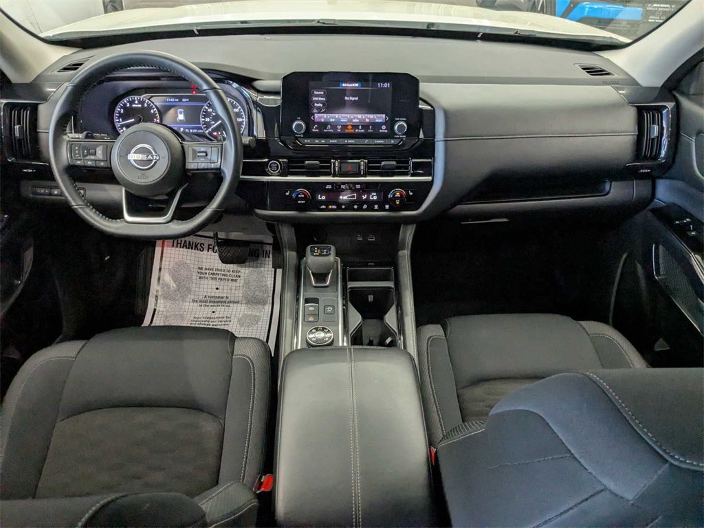 Vehicle image 25 of 38