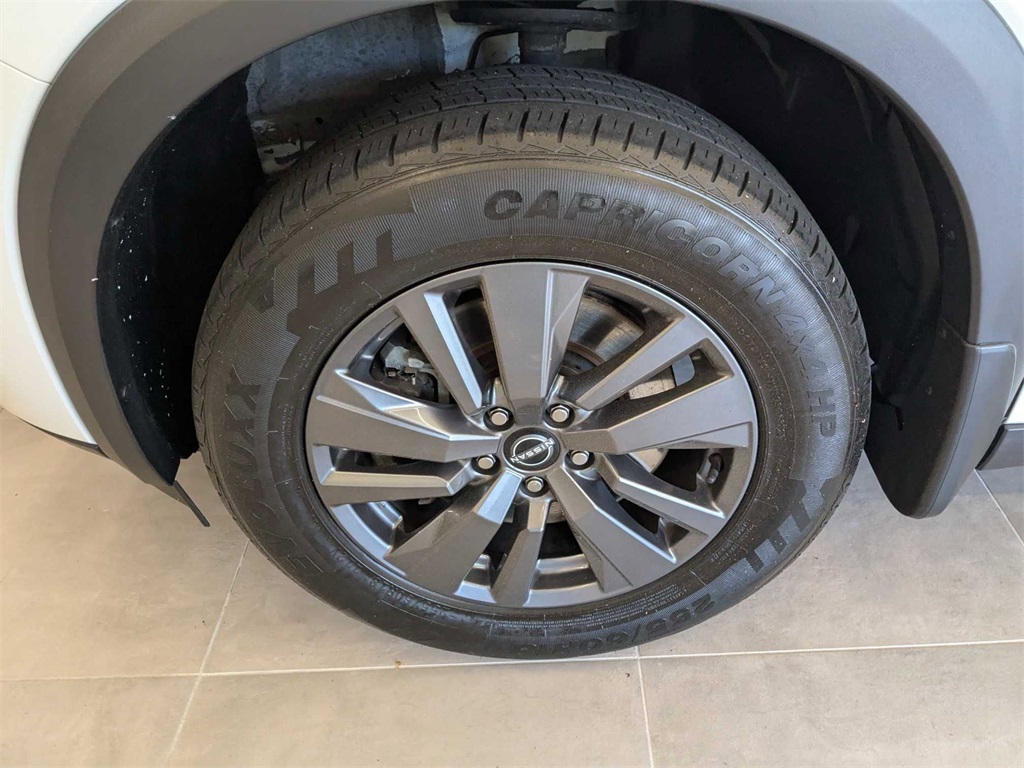 Vehicle image 9 of 38
