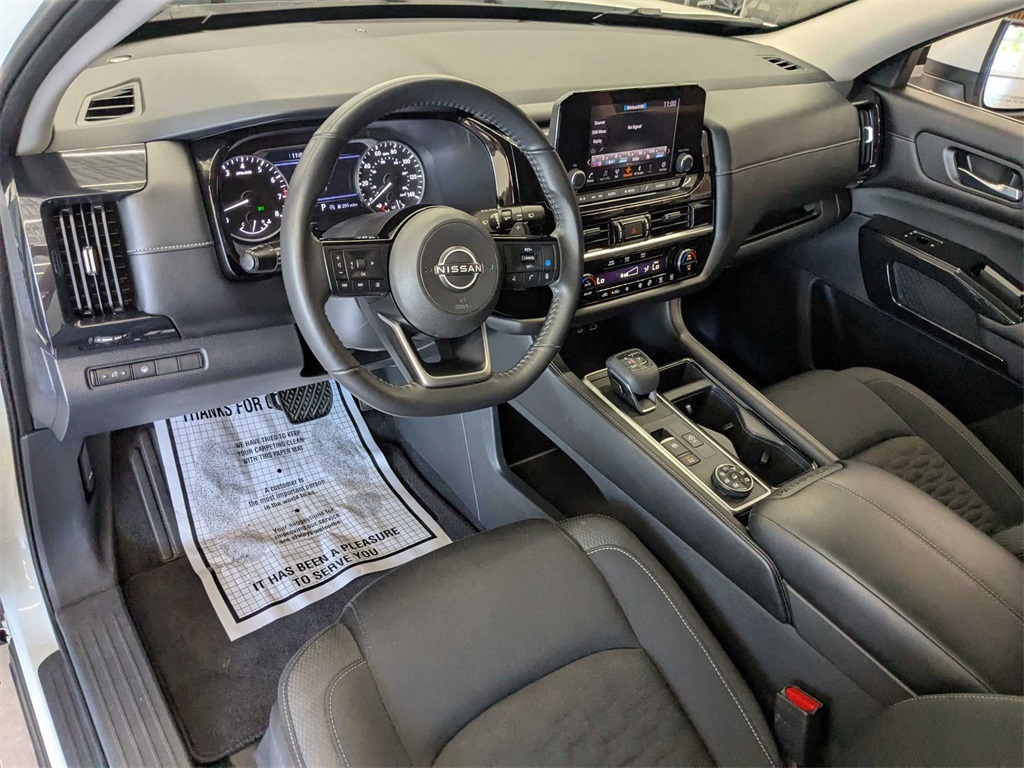 Vehicle image 13 of 38