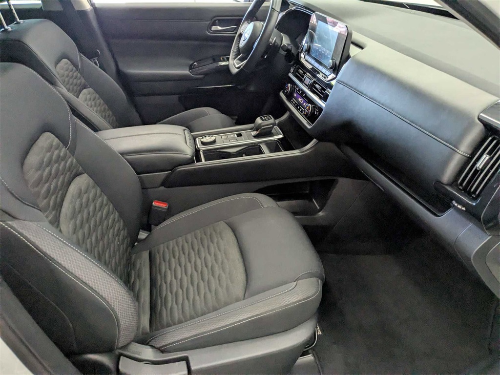 Vehicle image 36 of 38