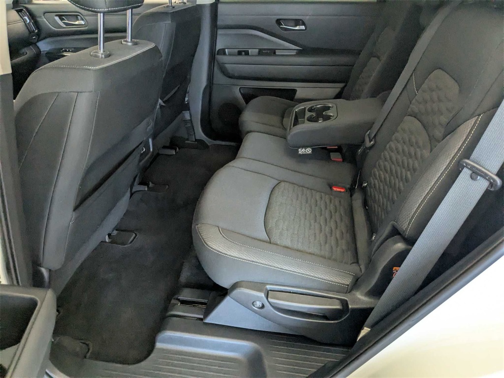 Vehicle image 28 of 38
