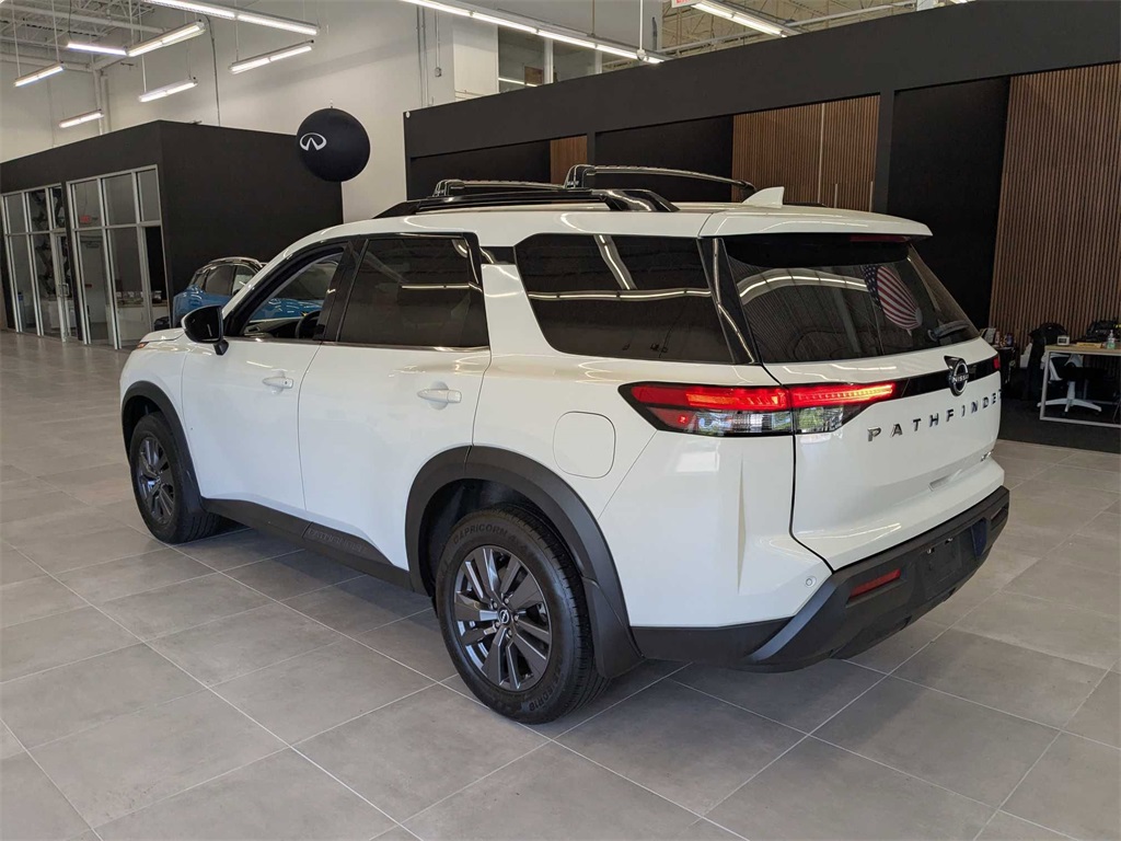 Vehicle image 7 of 38