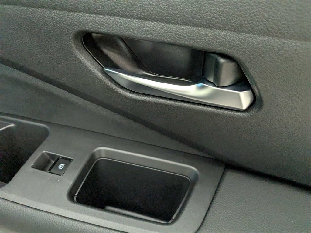 Vehicle image 31 of 38