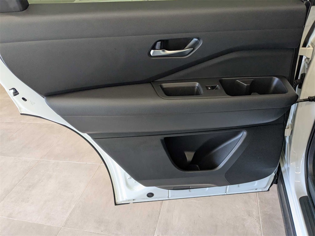 Vehicle image 26 of 38