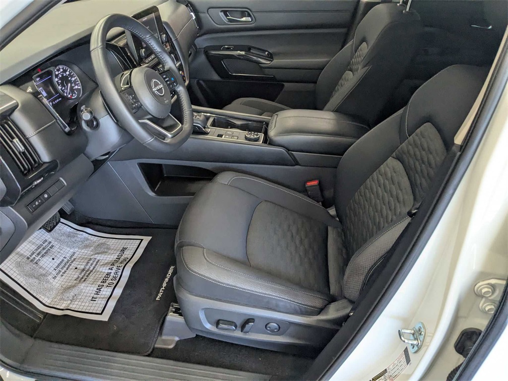 Vehicle image 14 of 38