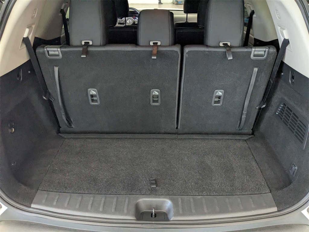 Vehicle image 29 of 38
