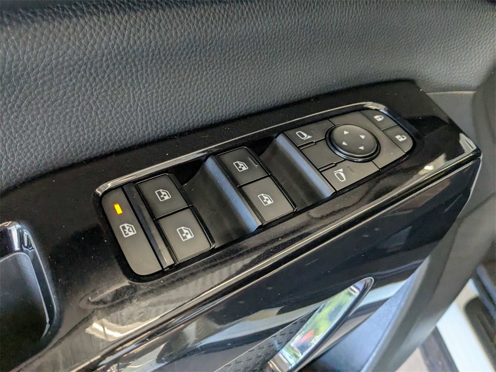 Vehicle image 11 of 38