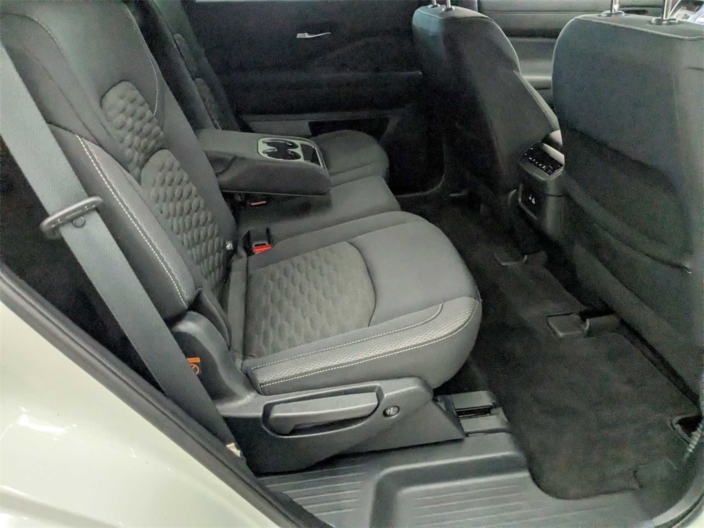 Vehicle image 32 of 38