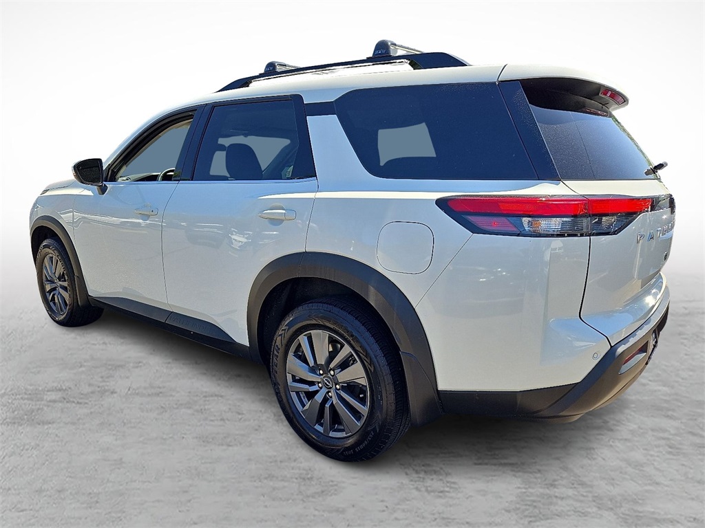 Vehicle image 9 of 31