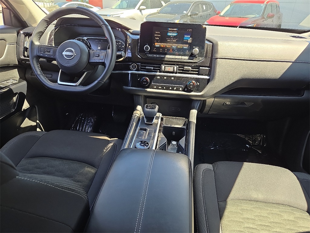 Vehicle image 16 of 31