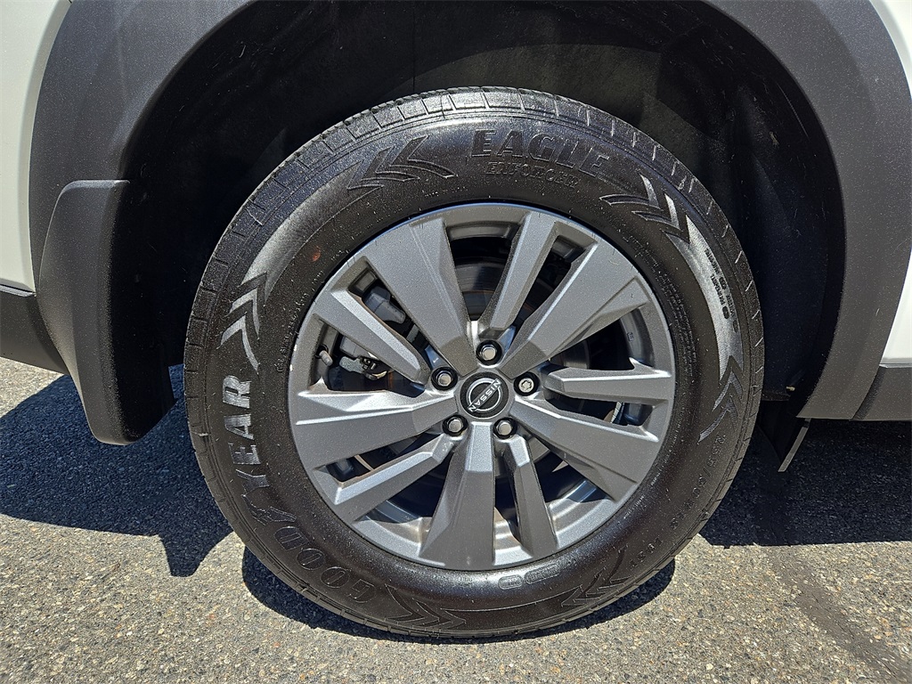Vehicle image 13 of 31