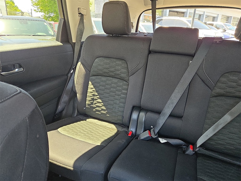 Vehicle image 19 of 31