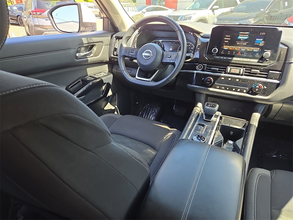 Vehicle image 15 of 31