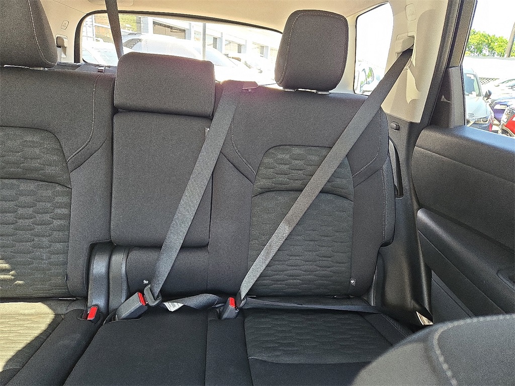 Vehicle image 21 of 31