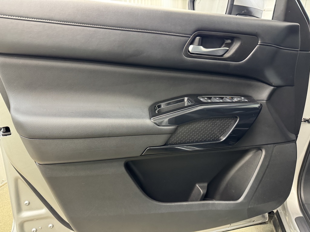 Vehicle image 8 of 35