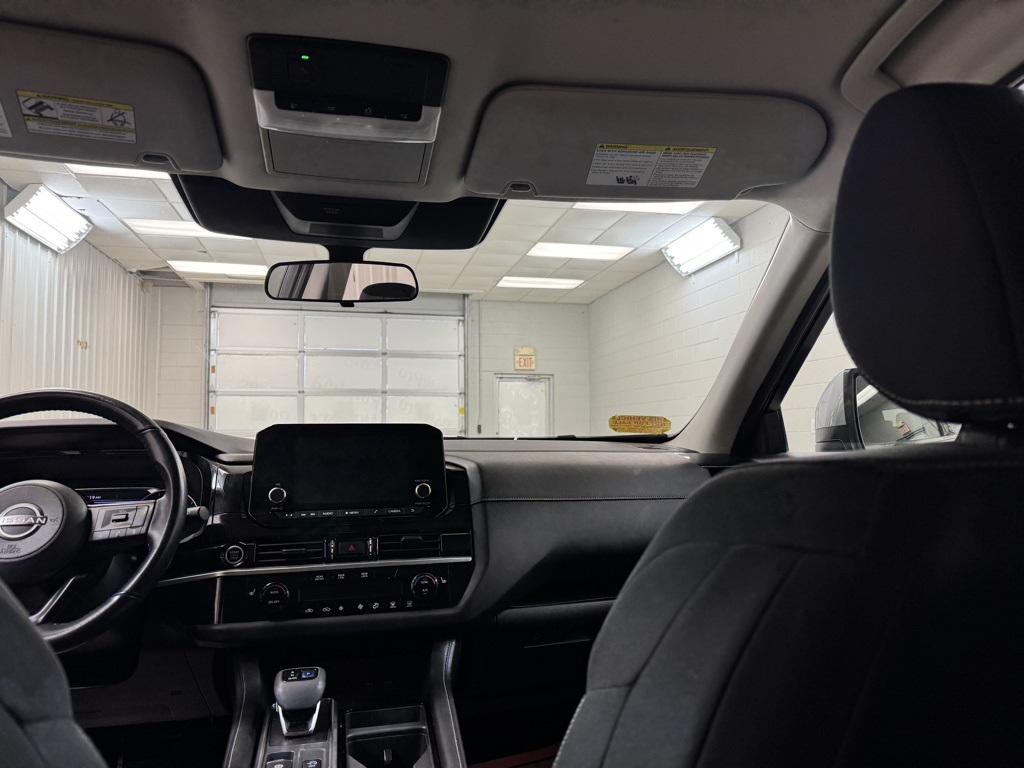 Vehicle image 19 of 35