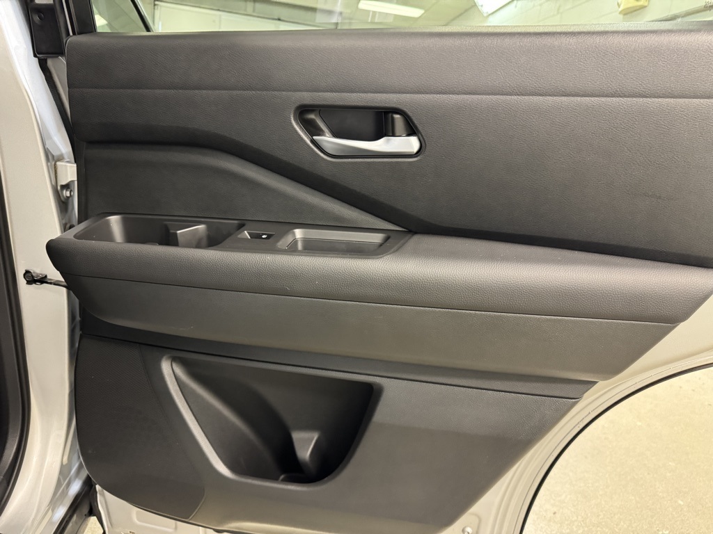 Vehicle image 22 of 35