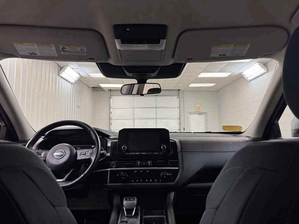 Vehicle image 17 of 35