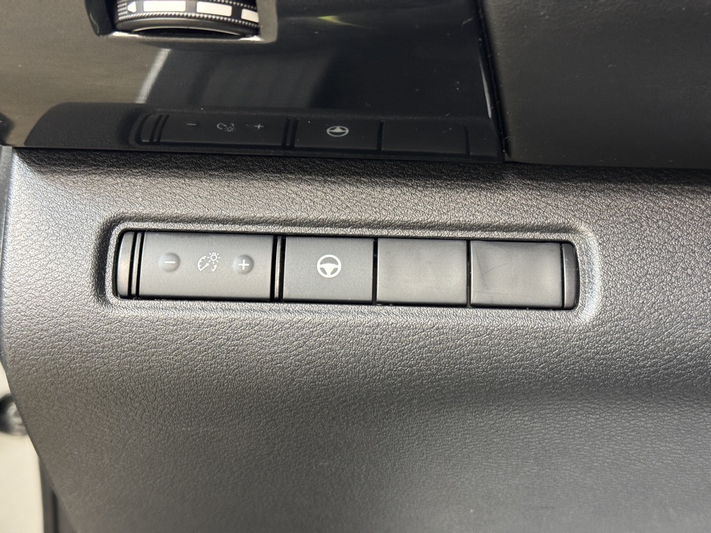 Vehicle image 25 of 35