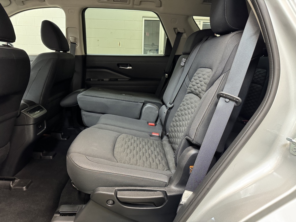 Vehicle image 15 of 35