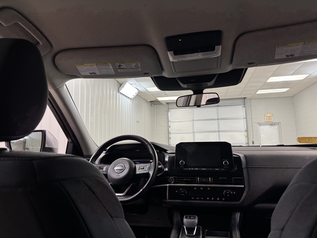 Vehicle image 18 of 35