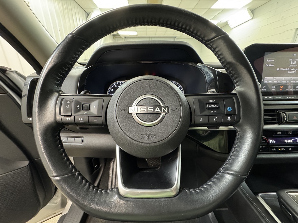 Vehicle image 28 of 35