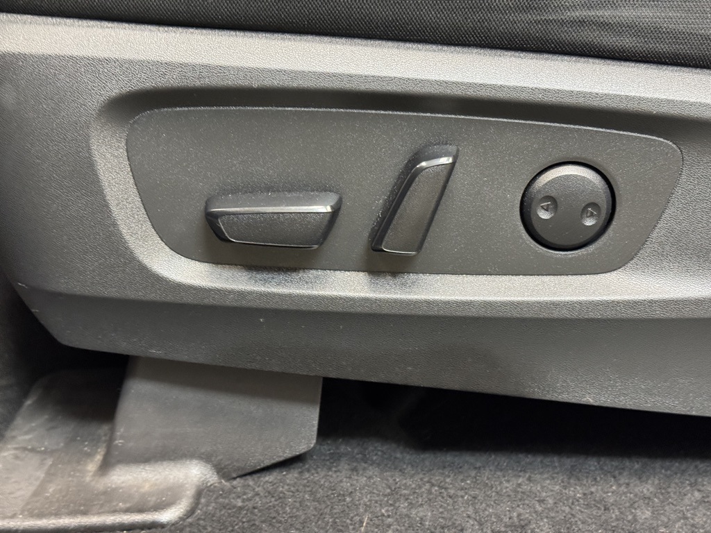 Vehicle image 10 of 35