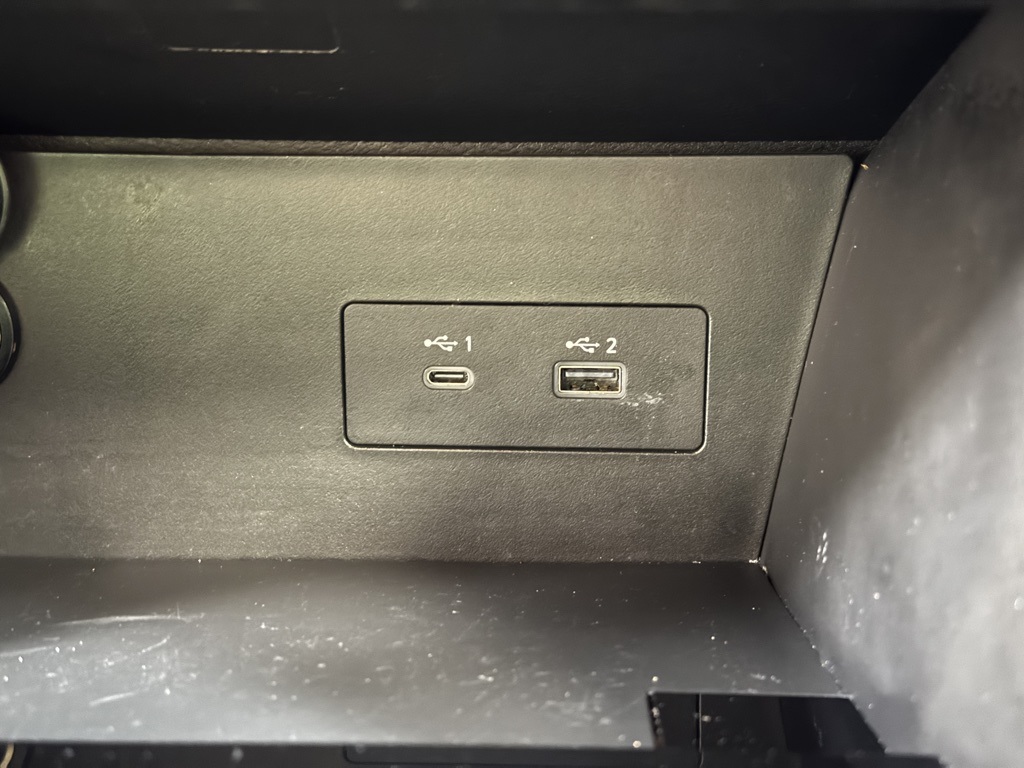 Vehicle image 32 of 35