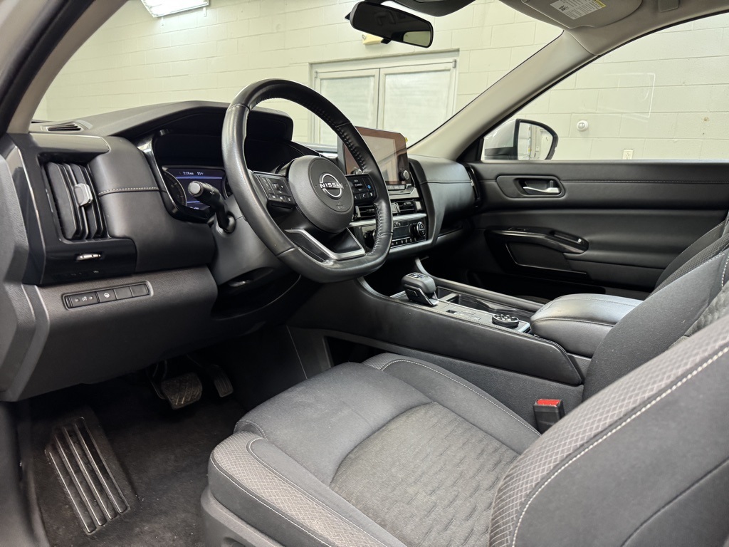 Vehicle image 12 of 35