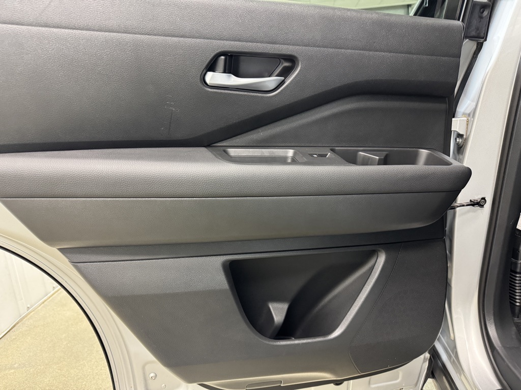 Vehicle image 14 of 35