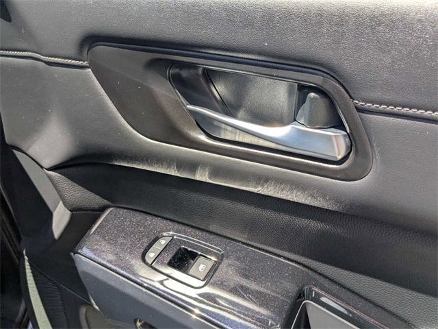 Vehicle image 34 of 38