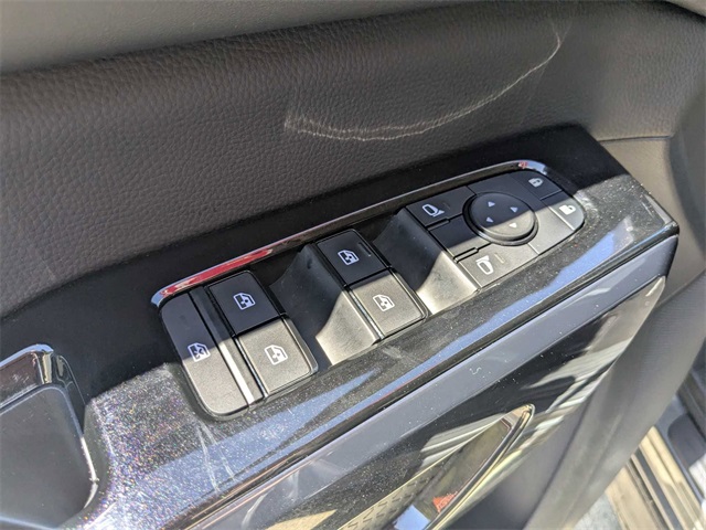 Vehicle image 10 of 38