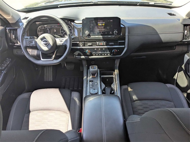 Vehicle image 25 of 38