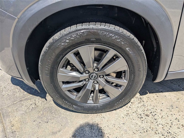Vehicle image 8 of 38