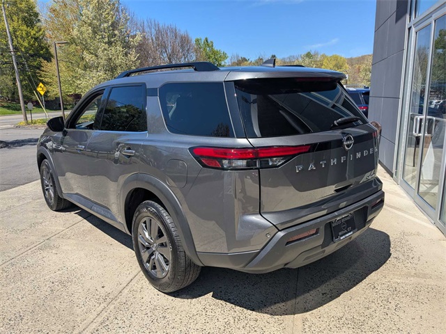 Vehicle image 5 of 38