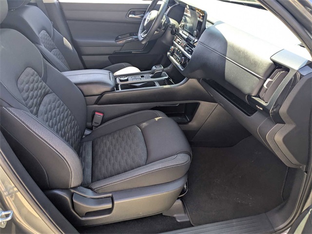 Vehicle image 36 of 38