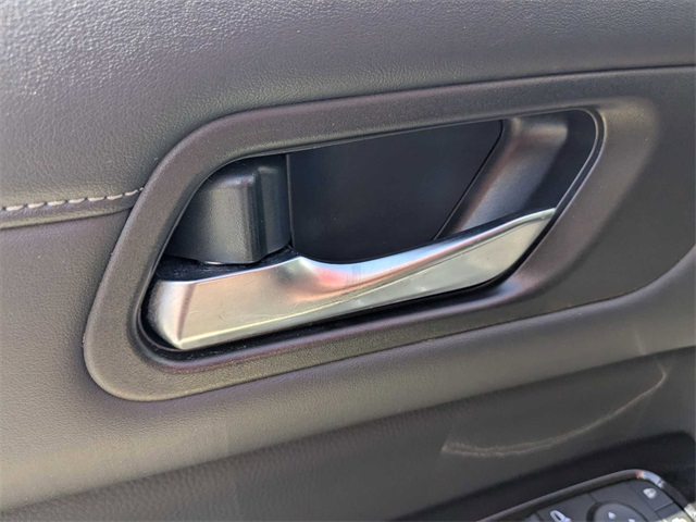 Vehicle image 11 of 38