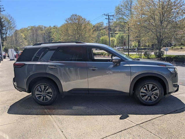 Vehicle image 4 of 38