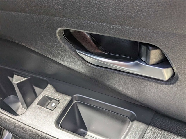 Vehicle image 31 of 38