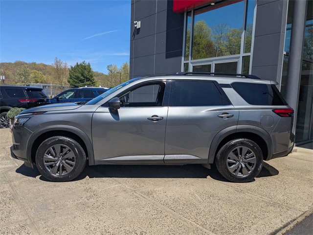 Vehicle image 6 of 38