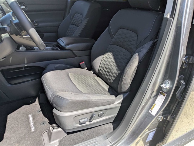 Vehicle image 14 of 38
