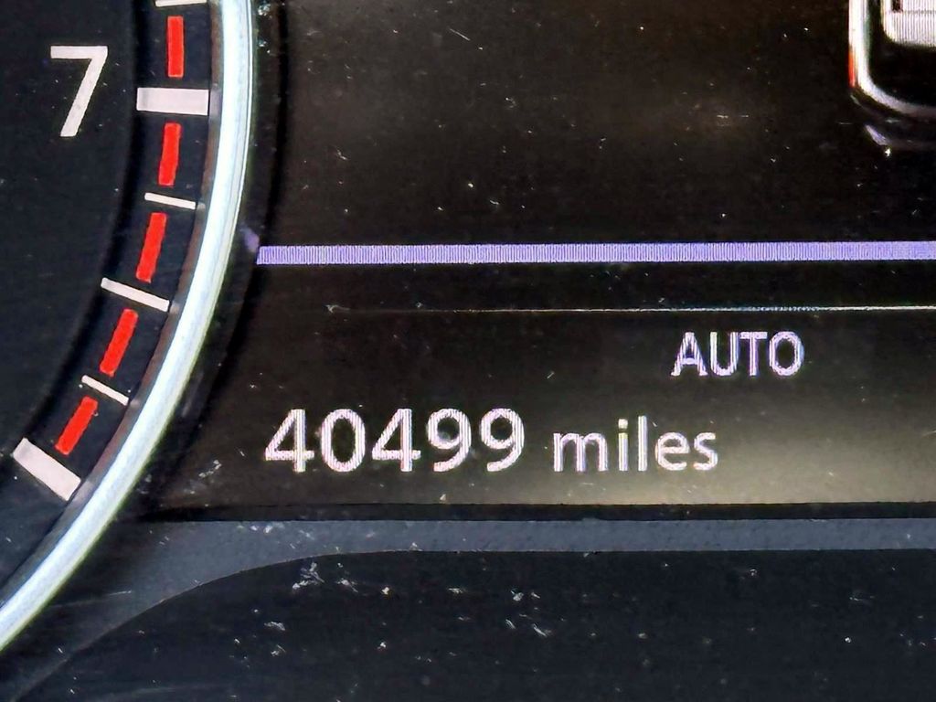 Vehicle image 26 of 33