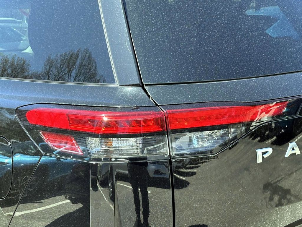 Vehicle image 10 of 33