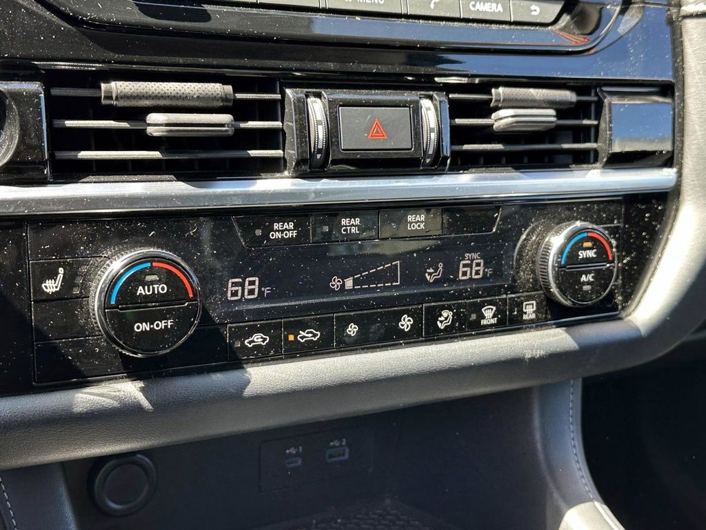 Vehicle image 29 of 33