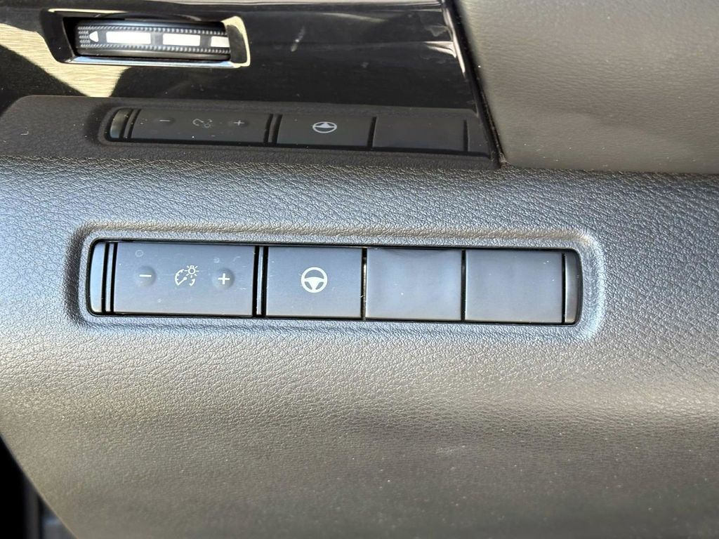 Vehicle image 20 of 33