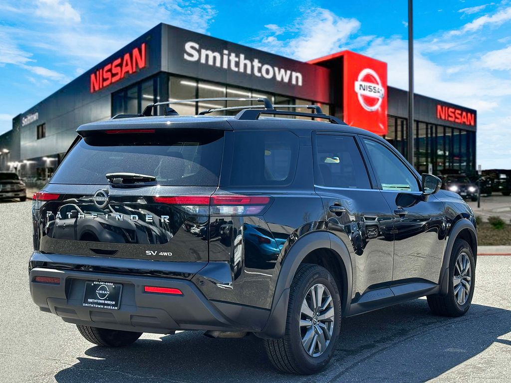 Vehicle image 4 of 33