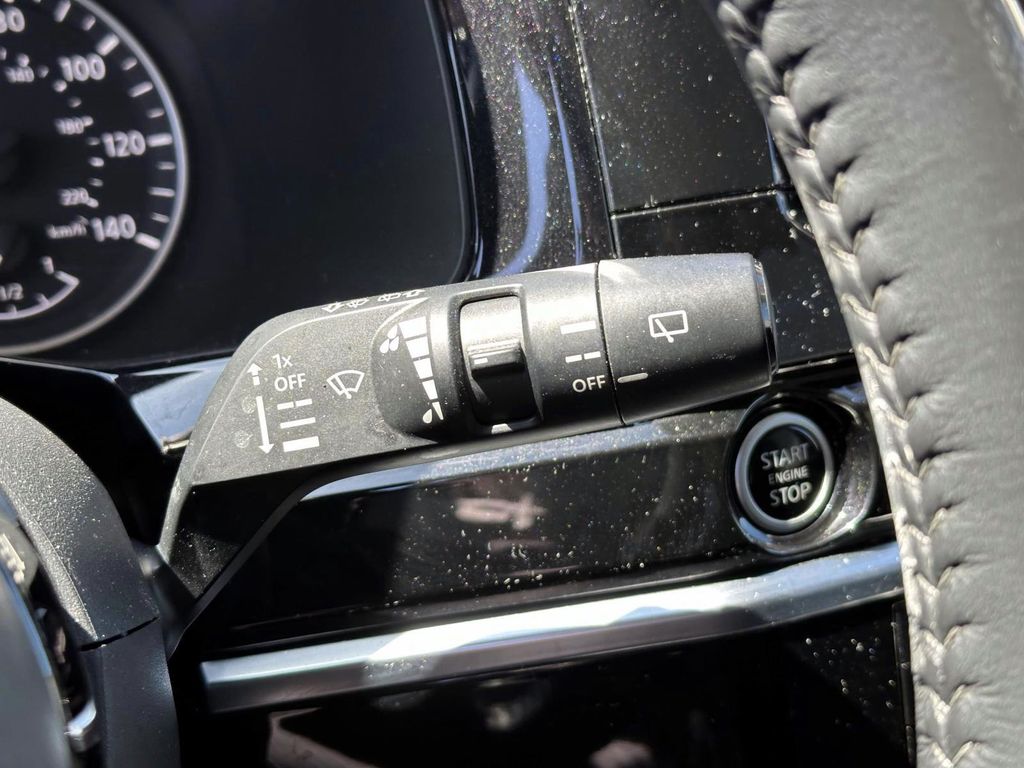 Vehicle image 24 of 33