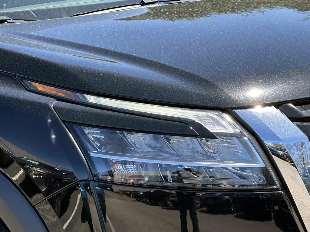 Vehicle image 9 of 33
