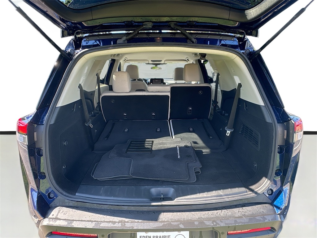 Vehicle image 10 of 24