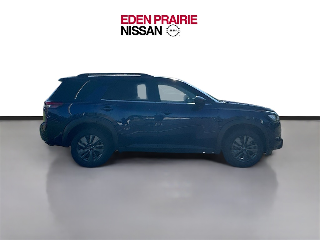 Vehicle image 4 of 24